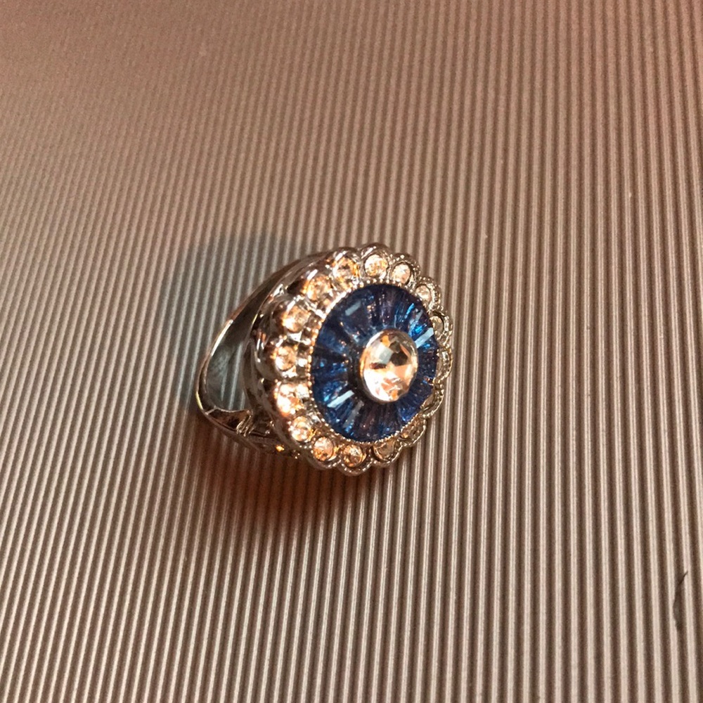 Oversized ring - Picture 3 of 3